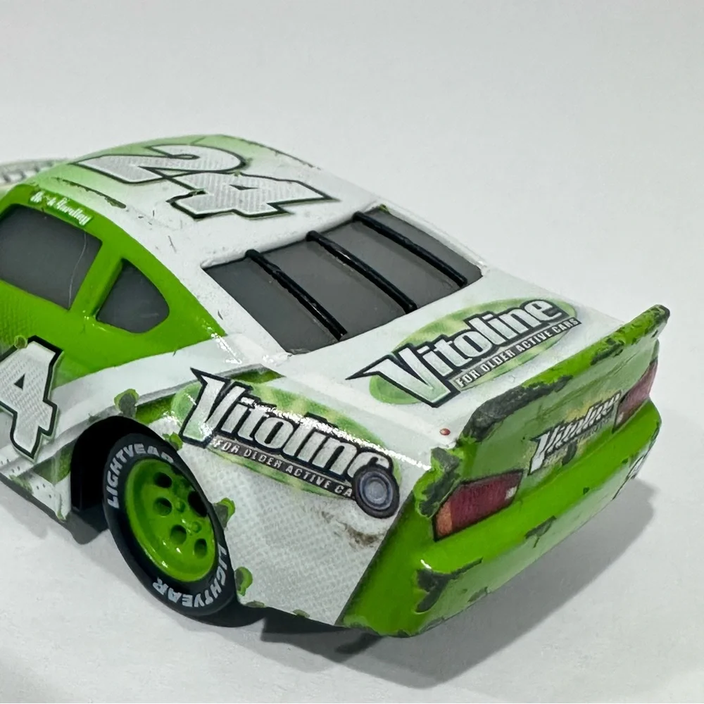 Disney Cars Brick Yardley #24 Vitoline, Aiken Axler #28 Nitroade Die-cast